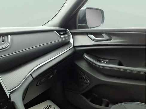 Used 2025 Jeep Grand Cherokee Laredo w/ Luxury Tech Group I AWD/4WD image 24