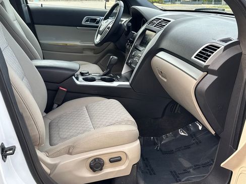 Used 2015 Ford Explorer XLT w/ Equipment Group 201A AWD/4WD image 10