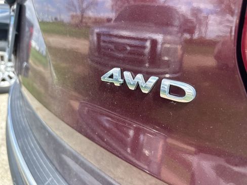 Used 2018 Ford Explorer XLT w/ Equipment Group 202A image 10