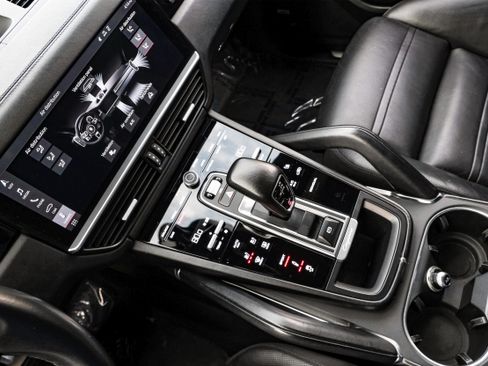 Used 2019 Porsche Cayenne Turbo image 23