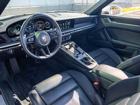Used 2023 Porsche 911 Carrera RWD image 4