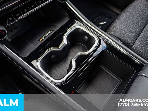 Used 2025 Chevrolet Traverse LT w/ Enhanced Driving Package image 45