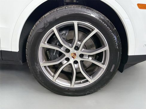 Used 2026 Porsche Cayenne E-Hybrid AWD/4WD image 14