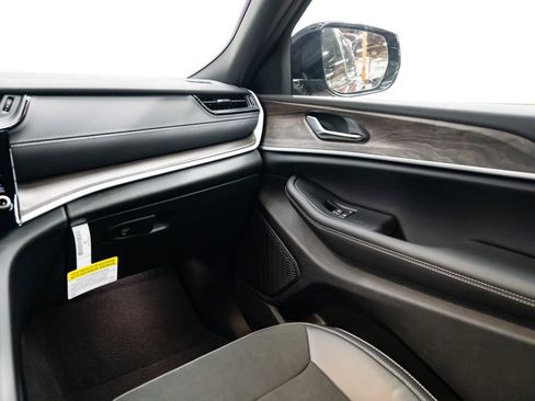 New 2026 Jeep Grand Cherokee Altitude image 10