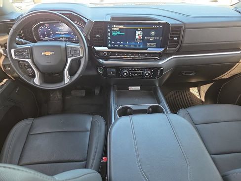 Used 2025 Chevrolet Silverado 2500 LTZ w/ LTZ Convenience Package AWD/4WD image 15