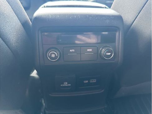 Used 2021 GMC Acadia SLE w/ Driver Convenience Package image 11