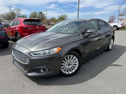 Used 2016 Ford Fusion Energi SE image 1