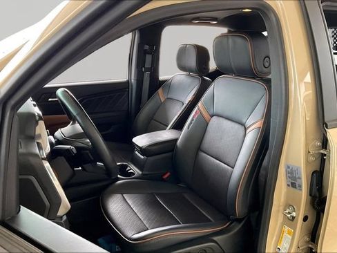 Used 2024 GMC Canyon AT4 w/ AT4 Premium Package AWD/4WD image 15
