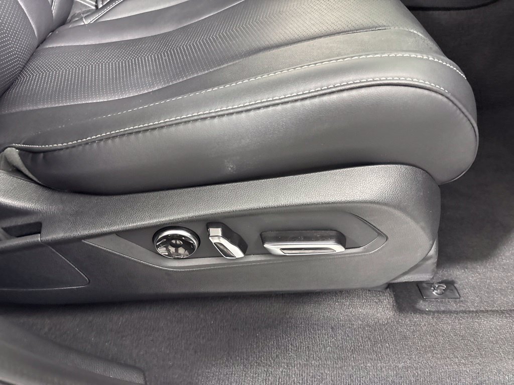 Certified 2025 Acura MDX w/ Technology Package FWD image 6