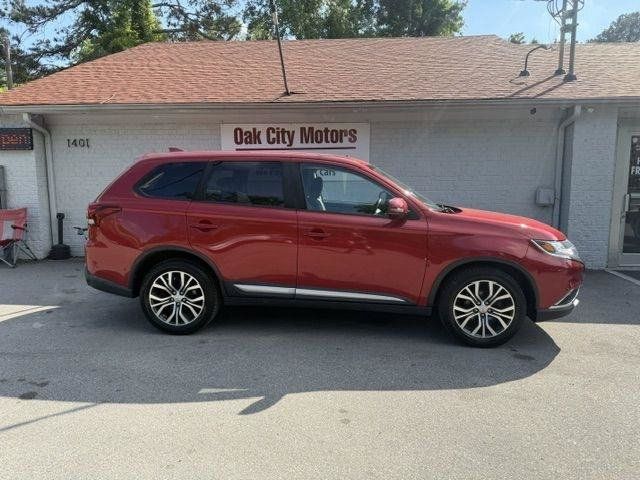 Used 2017 Mitsubishi Outlander SEL AWD/4WD image 4