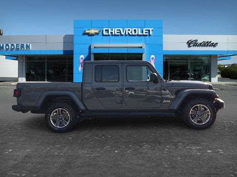 Used 2023 Jeep Gladiator Overland AWD/4WD image 6