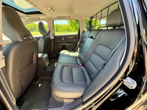 Used 2016 Volvo XC70 T5 Premier w/ Proximity Package FWD image 14