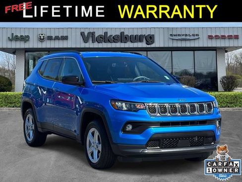 Used 2023 Jeep Compass Latitude AWD/4WD image 1