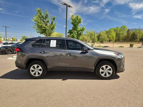 Used 2022 Toyota RAV4 LE image 4