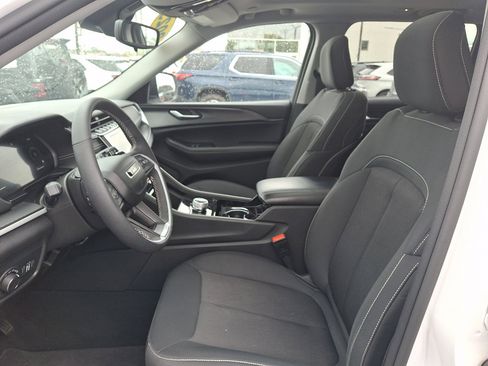 Used 2023 Jeep Grand Cherokee Laredo w/ Luxury Tech Group I image 23