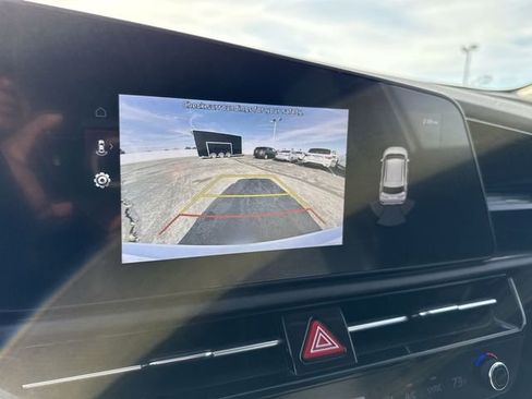 Used 2023 Kia Niro EX image 7