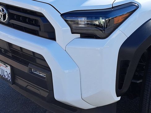 Used 2025 Toyota 4Runner SR5 AWD/4WD image 35