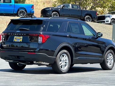 New 2026 Ford Explorer Active RWD image 4