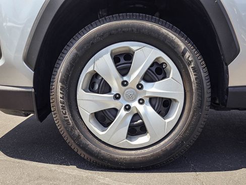 Used 2022 Toyota RAV4 LE AWD/4WD image 15
