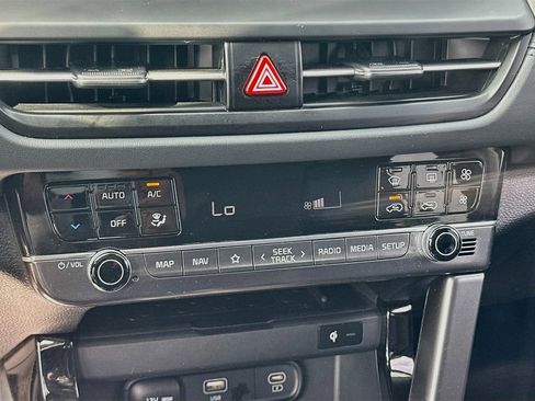 Certified 2024 Kia Seltos EX FWD image 16