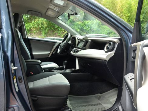 Used 2014 Toyota RAV4 LE AWD/4WD image 10