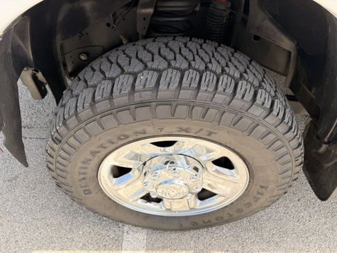 Used 2022 RAM 2500 Tradesman w/ Chrome Appearance Group AWD/4WD image 6
