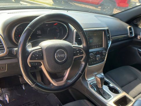 Used 2016 Jeep Grand Cherokee Laredo 75th Anniversary image 25