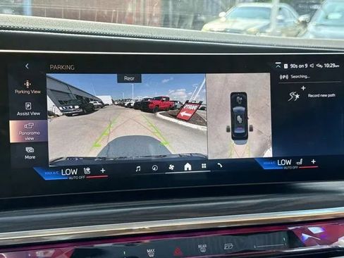 Used 2025 BMW 740i xDrive w/ Premium Package AWD/4WD image 43