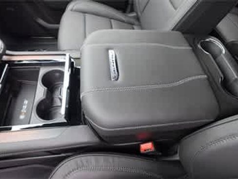 New 2025 GMC Yukon XL Denali w/ LPO, Illumination Package image 23