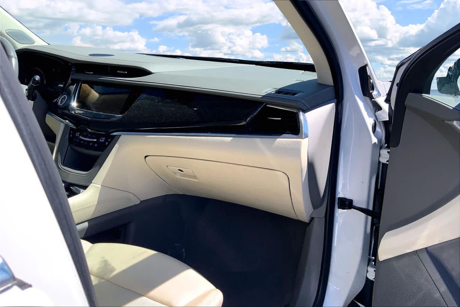 Used 2023 Cadillac XT6 Premium Luxury w/ Technology Package FWD image 23