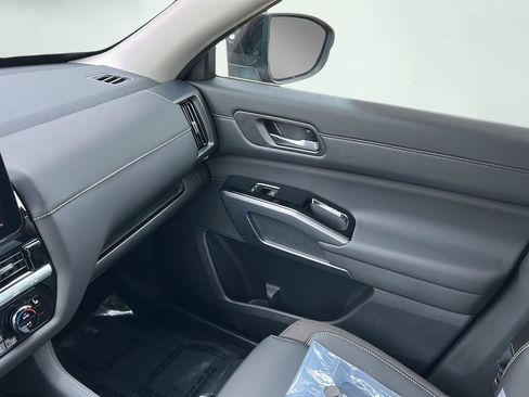 New 2026 Nissan Pathfinder SL image 23