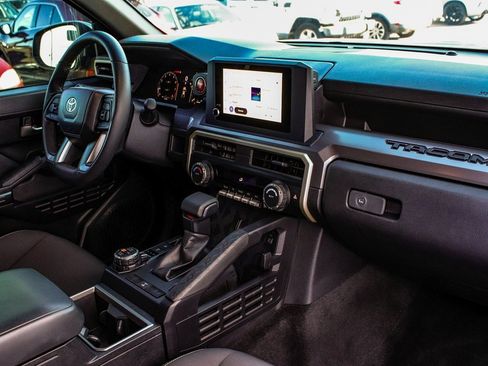 Used 2024 Toyota Tacoma TRD Off-Road image 38