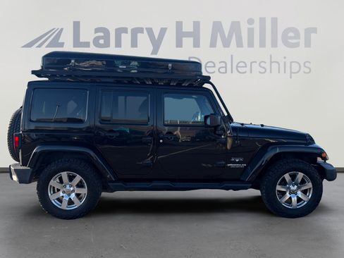 Used 2016 Jeep Wrangler Unlimited Sahara w/ Connectivity Group AWD/4WD image 6