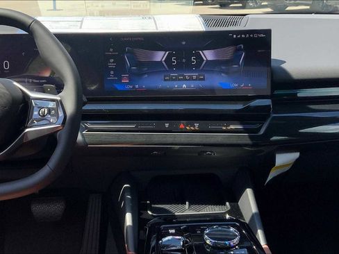 Used 2026 BMW 530i w/ Executive Package image 6