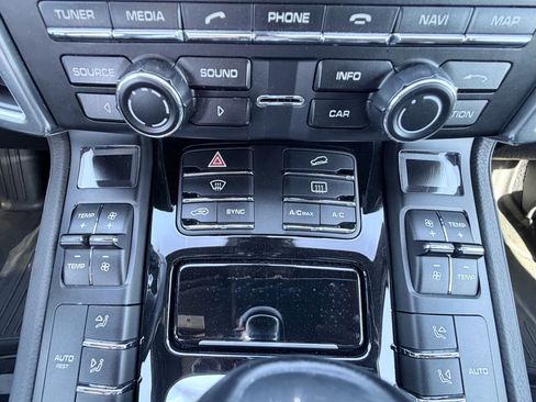 Used 2015 Porsche Cayenne S image 18