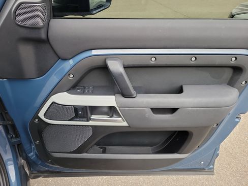 Used 2020 Land Rover Defender 110 SE image 10