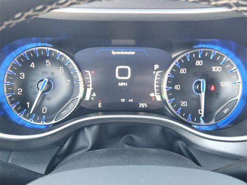 New 2026 Chrysler Pacifica Select image 11