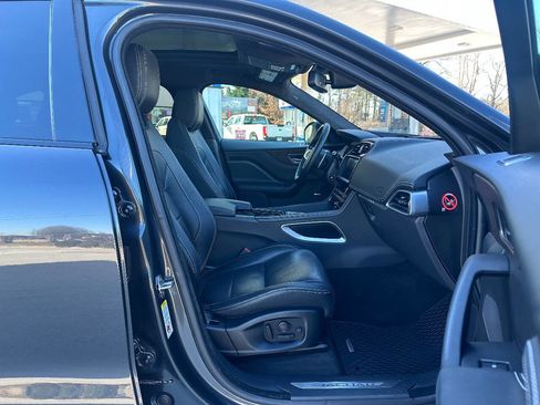Used 2017 Jaguar F-PACE S image 11