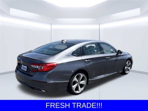 Used 2018 Honda Accord Touring image 7