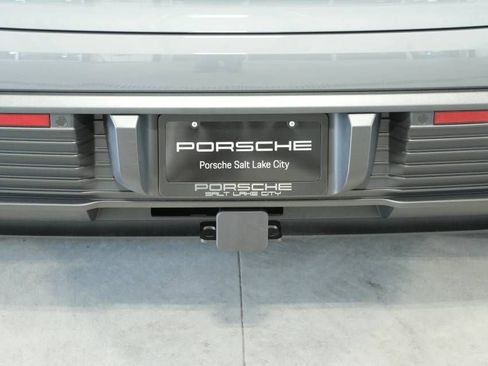 Certified 2025 Porsche Macan 4S Electric AWD/4WD image 38