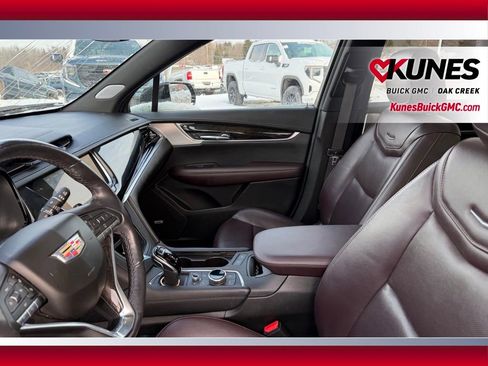 Used 2022 Cadillac XT6 Premium Luxury image 11