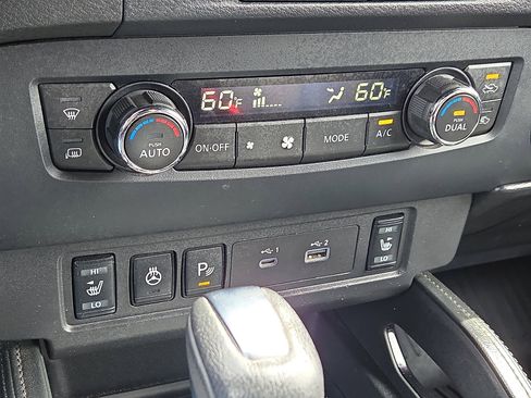 Used 2022 Nissan Frontier PRO-4X w/ Pro-4X Premium Package image 19