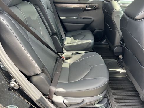 New 2026 Toyota Highlander Limited AWD/4WD image 19