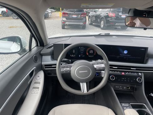 Used 2025 Hyundai Sonata SEL FWD image 11