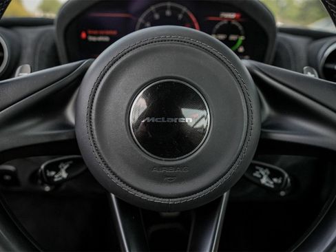 Used 2018 McLaren 720S image 21