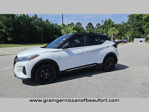 Used 2024 Nissan Kicks SR w/ SR Premium Package FWD image 17
