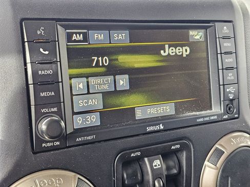 Used 2016 Jeep Wrangler Unlimited Sahara AWD/4WD image 27