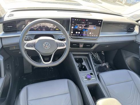 New 2026 Volkswagen Tiguan SE image 7