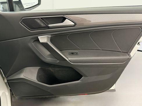 Used 2023 Volkswagen Tiguan SE w/ Panoramic Sunroof Package image 35