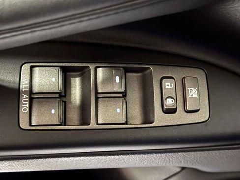 Used 2011 Lexus LX 570 4WD image 18